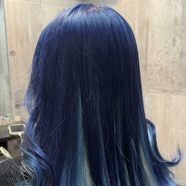 さりげなく推し色をIN💖チラ見えが可愛いインナーカラー！|TOKYO OTAKU HAIR【オタクヘアー】 ケアブリーチ ダブルカラー インナーカラー