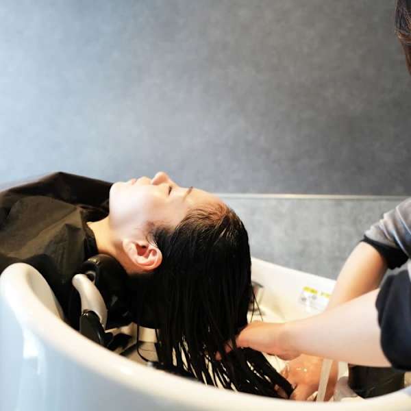 《頭皮から美と癒しを叶えるヘッドスパが自慢》熟練の手技で深部ほぐし快感リフレッシュ|KAINO プラットプラット店