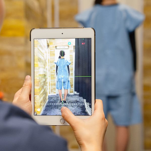 AI姿勢分析導入！身体の歪みを細部まで可視化して姿勢調整|BESTマッサージ新宿