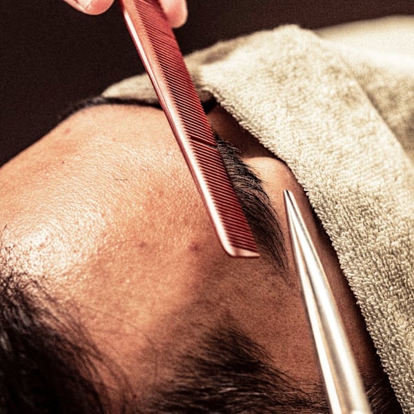 第一印象を格上げ。SARM MAN人形町の眉カットで、男前度アップ。|SARM MAN 人形町〈理容室〉