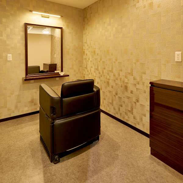 【個室ありサロン】完全プライベートのVIP個室をご用意しております。府中駅徒歩30秒でアクセスも◎|hair Dr.VEGA