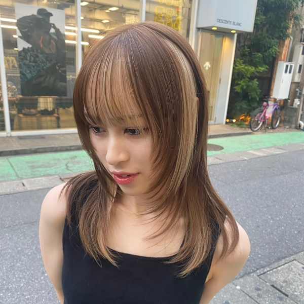 顔まわりのカットが得意なサロン|LORE福岡天神本店 インナーカラー特化型美容室ブリーチ・インナーカラー美容室