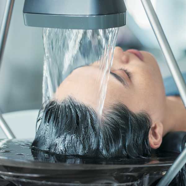 話題の頭浸浴プラス女性のエイジングケアにおすすめ!頭浸浴リファインヘッドスパ&髪質再生トリートメント|ALGERNON 【アルジャーノン】