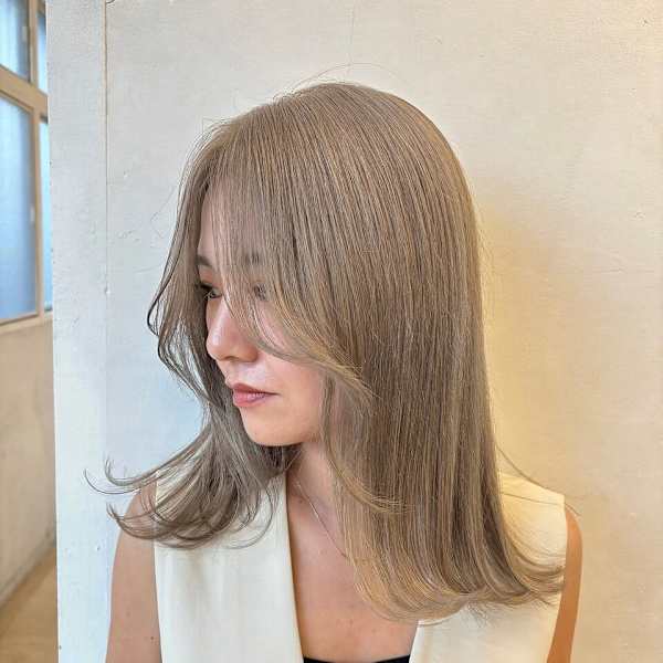柔らかな印象のカラーでヌケ感あるヘアに♪FIBREPLEX使用でブリーチもダメージレスで安心！|PORT