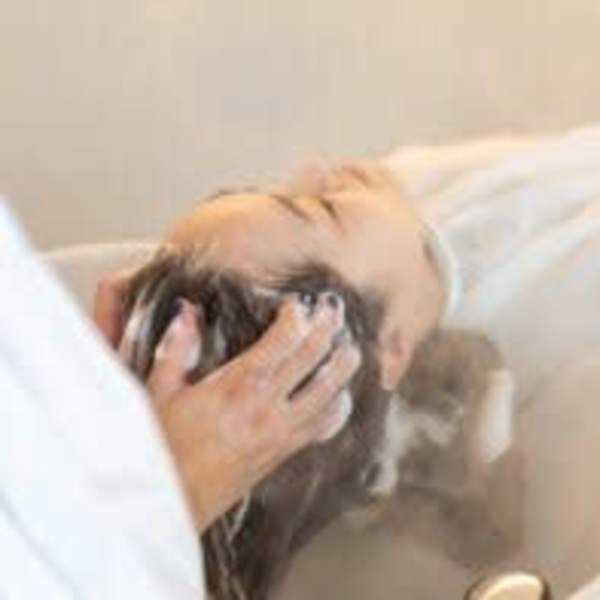 ヘッドスパ&ヘッドマッサージが口コミ高評価の美容室◎スパニスト在籍！髪質改善へと導く頭皮ケアが大人気|hair salon Rich 横須賀中央店