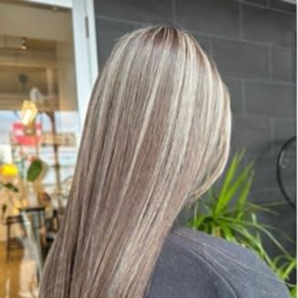 デザインカラーが得意|olga 姪浜【髪質改善/白髪ぼかし/デザインカラー/エクステ】