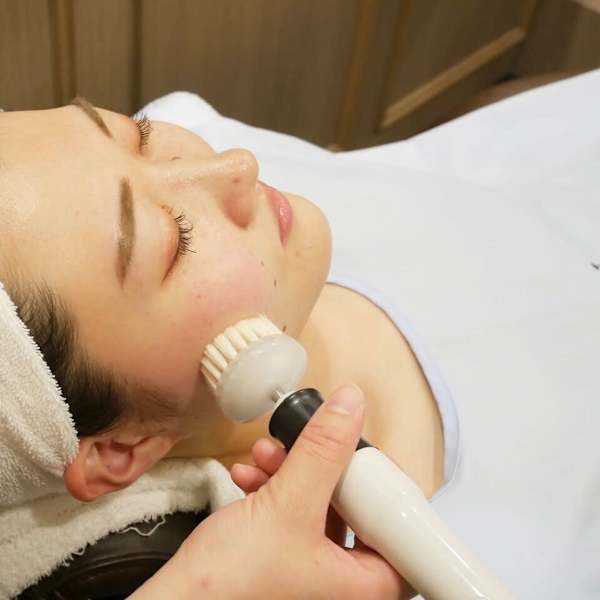 シェービング後の素肌にご褒美。潤いエステで美肌仕上げ|レディースシェービングサロン　グレイスフルバーバー