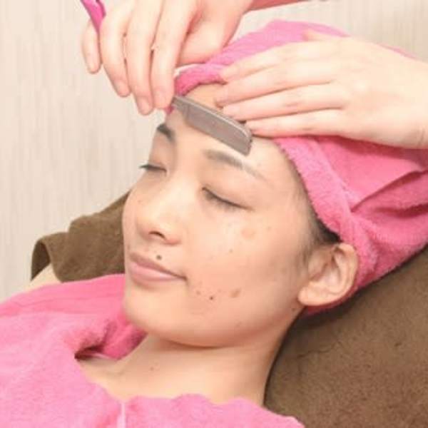 黄金比の眉デザイン&透明感アップおでこシェービング|理容室・美容室アムール