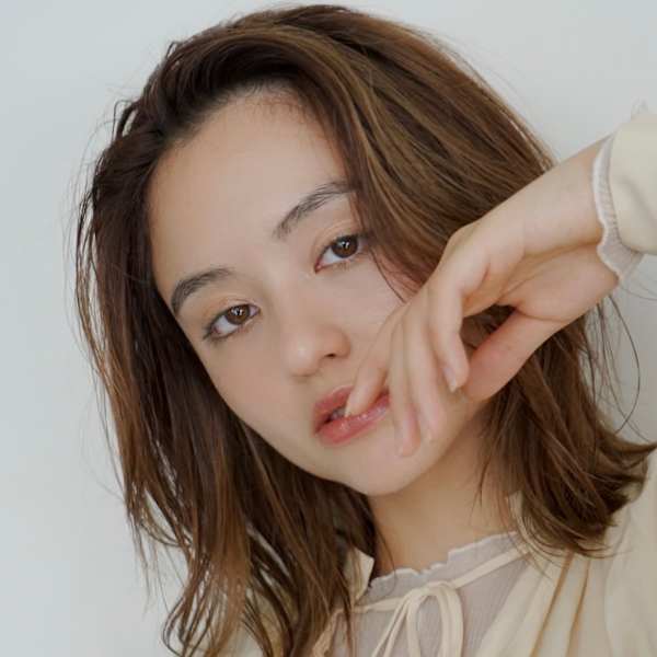 顔周りの似合わせカットが得意なサロン［新宿駅/縮毛矯正／髪質改善／メンズ／白髪］|BLUET