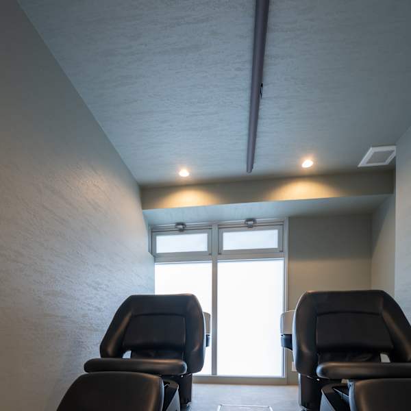 ベッド式フルフラットのシャンプー台【YUME】でゆったりとリラックス☆ 雑誌は【 iPad】で♪|髪質改善サロン MUSE熱田六番町店