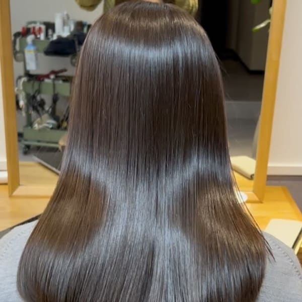 ストレートなのにふんわり艶髪を。質感改善ストレートで柔らか美髪に　|LOuNICA銀座