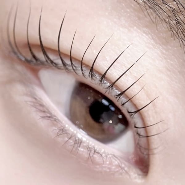 クールな目元にしたい/【高持続LED】初回オフ無料☆フラットラッシュ100本+コーティング¥5500|【上下まつげパーマ・パリジェンヌ・LEDエクステ】Cuinca 柏店【クインカ】