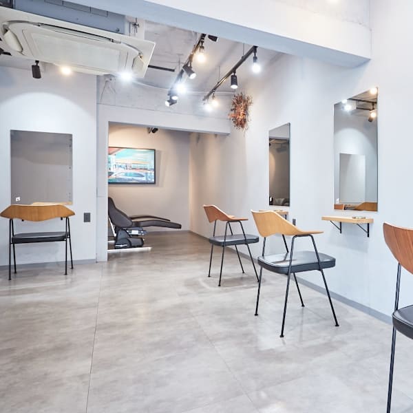 落ち着いた空間でゆったり過ごせる、少人数制のプライベートサロン。|ciala