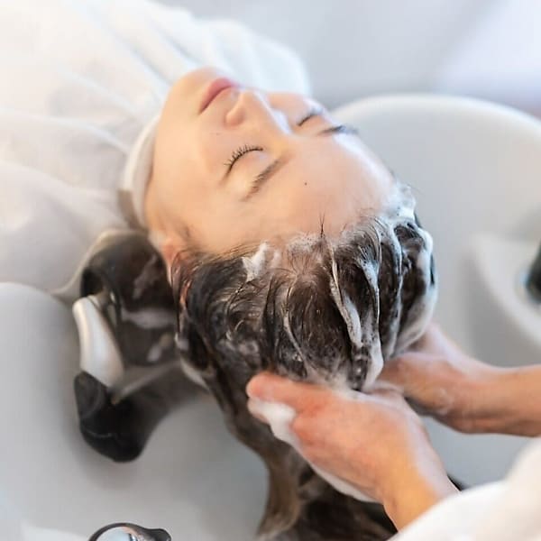 個室×フラットタイプのシャンプーブースでリラックスタイムが過ごせる本川越駅徒歩3分の人気美容院|Beautissimo 川越