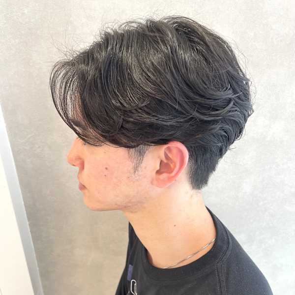 センターパート×ニュアンスパーマで大人の余裕！|Ash 桜木町店