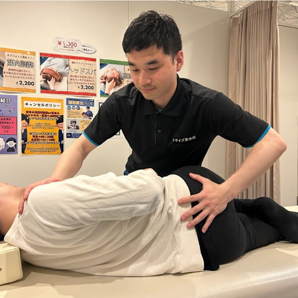 辛い腰痛に!全身矯正にオプションメニューの“筋肉調整”を組み合わせて驚きの即効スッキリ♪|ミライズ整体院 三宮本院