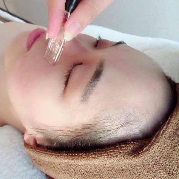 毛穴汚れを徹底的に汚れを除去して更に広がった毛穴を引き締め!|BE CARE