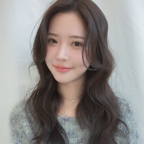 《髪質改善×コテ巻きパーマ》が口コミで大人気の美容室◎曲がる髪質改善ストレートで朝のセットが楽に♪◎|Reginavita 栄店