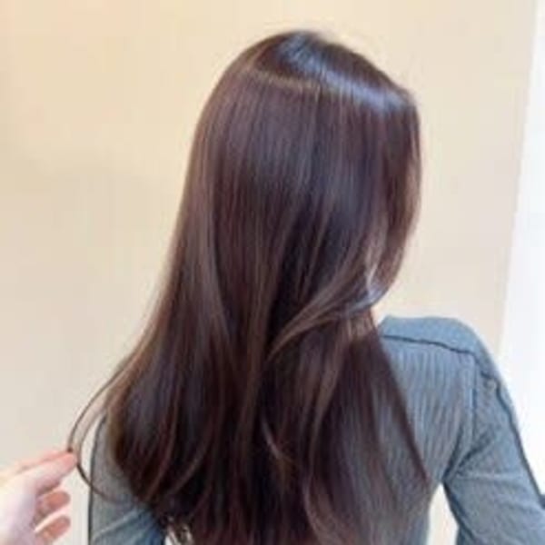 最高峰オーガニックを使用した髪質改善トリートメントでうねり/広がりのない艶髪ストレートに◎|Reginavita 栄店