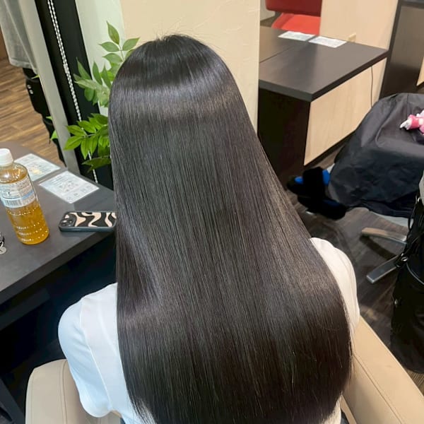 失敗しない髪質育成ストレートで、自然な縮毛矯正を|shinna
