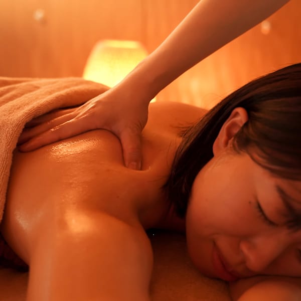 【当店人気NO1】12種の天然精油から選べるアロマオイルリンパ90分¥12,000→¥10,000|アロマオイルリンパマッサージ蒼流ヘッドスパ/肩こり/むくみ/足ツボ