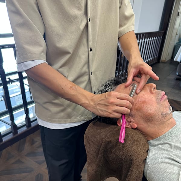 お顔剃り出来ます!¥3.300 カットなどのメニューと一緒にすると¥1650!|HAREKE loopidea