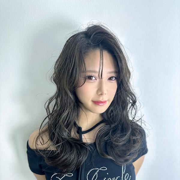 磨かれた理論カットで質感補正周りに褒められるスタイルを提供します◎|JENNIE by Menon