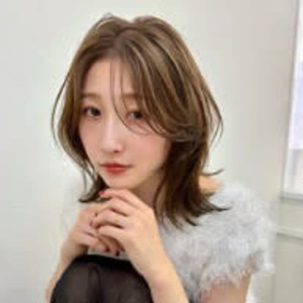 顔周りの似合わせカットが得意なサロン|似合わせ前髪×韓国レイヤー LOMARLIE【ロマーリ】倉敷店