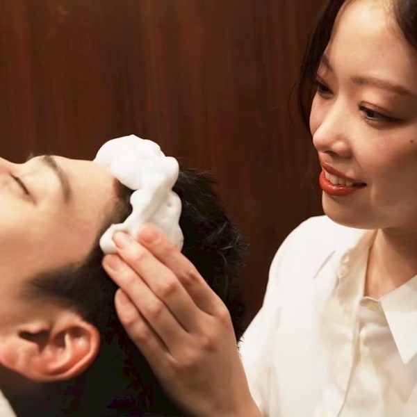 【極上炭酸フォームスパ】頭皮環境を整えるヘッドスパ！日々の疲れにご褒美を！|ヒロ銀座バーバーショップ難波店