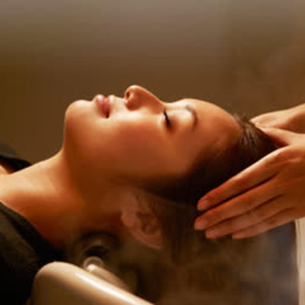 【髪質改善×リラクゼーション】トリートメントの効果を最大限に！極上ヘッドスパで頭皮の血行促進◎|akira仁川店