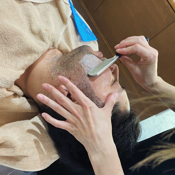 シェービングも出来るメンズ専用のプライベートサロン|men's hair salon borns