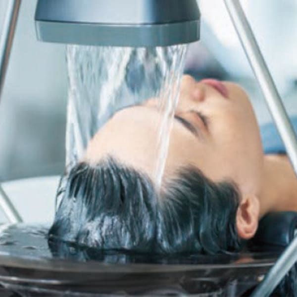 【頭浸浴】ができるサロン「かけ流し×浸け込み」が叶える5分間の新体感メニュー|半個室型美容室 Sourire 野芥店