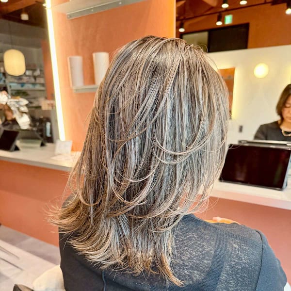 ◆白髪を隠さず魅せる、大人のおしゃれ白髪ぼかし技術◆|KARMA