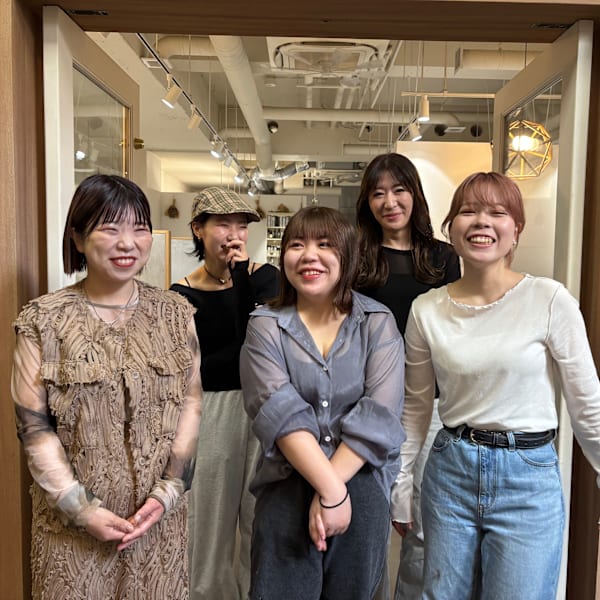 女性スタッフ多数 広々とした半個室空間 神戸元町駅3分 三宮駅5分 トアロード沿い|ambiente