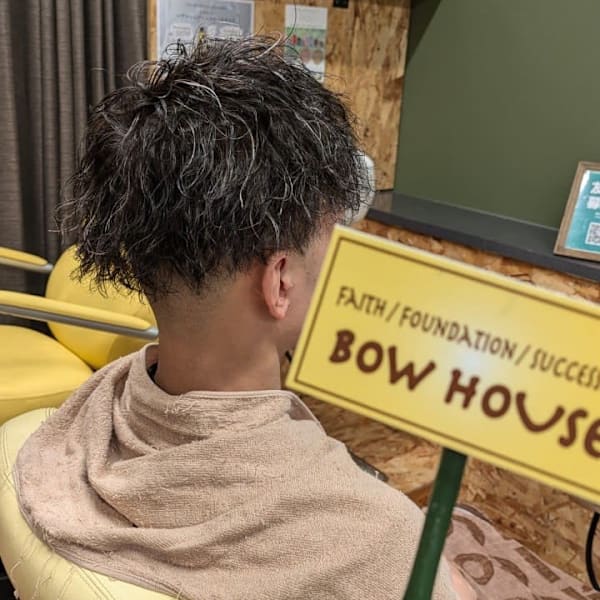 【東苗穂8条3丁目バス停すぐ／駐車場2台】理容室でヒゲすっきり♪メンズカット＆メンズパーマが大好評◎|BOWHOUSE