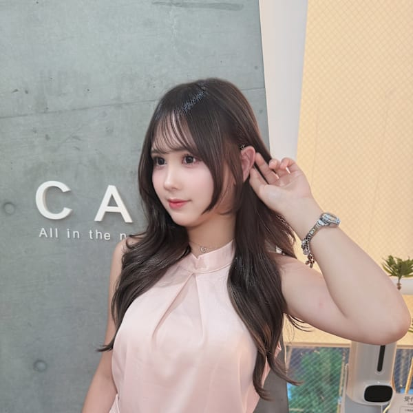 「動くたび、視線を惹きつける。羽のような髪へ。」|CARE 梅田