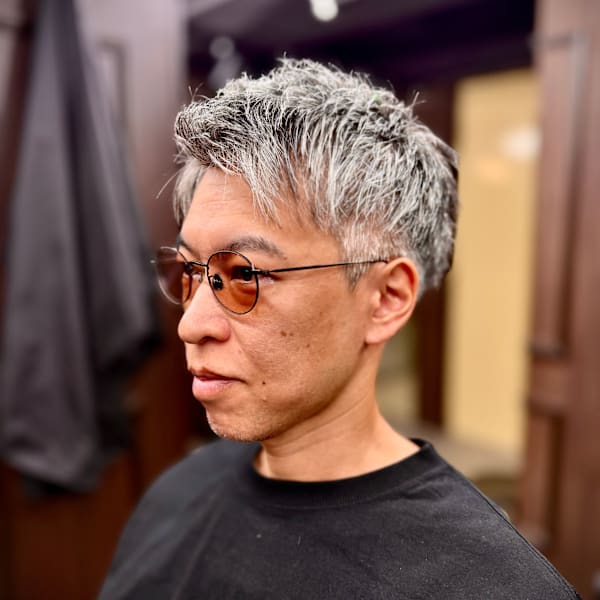 白髪を活かす大人フェード|VIR BARBER