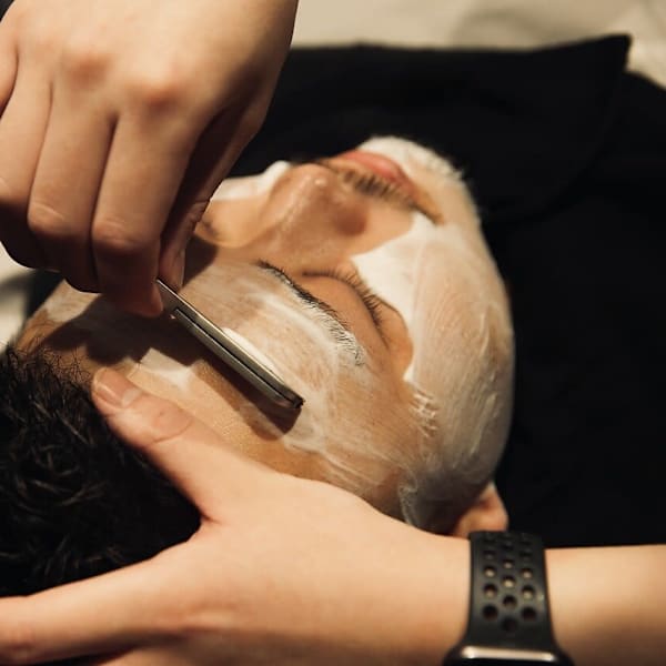 ひげ・眉などの身だしなみもお任せサロン|銀座shino~灯~HANARE メンズ 理容室 barber【トモシビ ハナレ バーバー 】