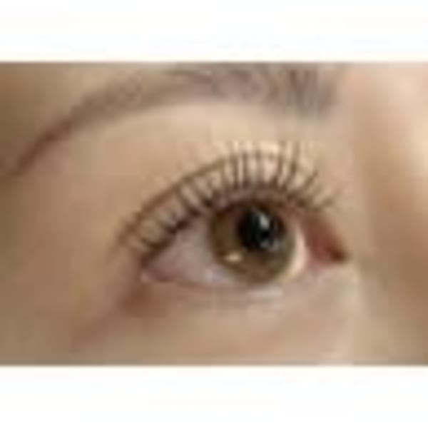 大人気束感【まつげパーマ】¥4,280!初めての方にもおすすめ♪コーティング込|Ariel