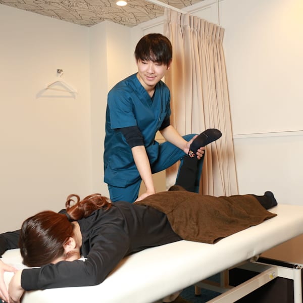 歩くたびの足の痛みに根本ケア!姿勢と関節を整え、軽やかに歩ける体へ導く整体!|ミライズ整体院 三宮本院