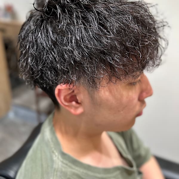 朝のセットが楽になる。清潔感×男らしさのメンズパーマ。|Pu-ro Barber