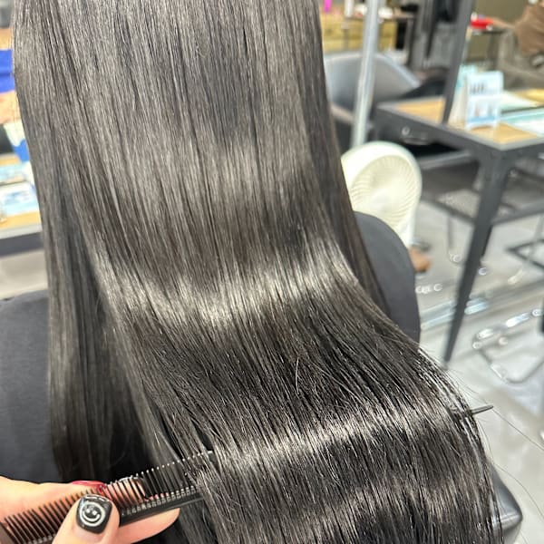 髪を綺麗にしたい方絶対にやるべき!高濃度水素縮毛矯正で圧倒的なうる艶髪を作ります♪|JENNIE by Menon