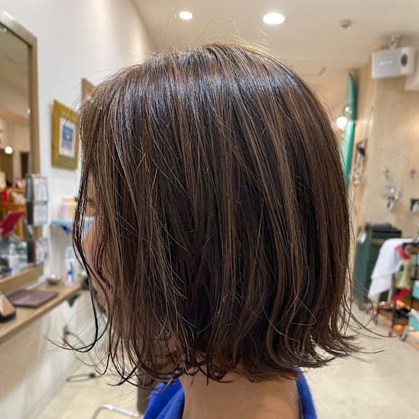 グレイカラー白髪ぼかしが得意なサロン|Biarritz