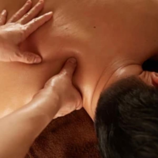 首・肩が辛い方に是非試して欲しい!!深部リンパマッサージ|メンズサロン 嗜み 豊橋本店