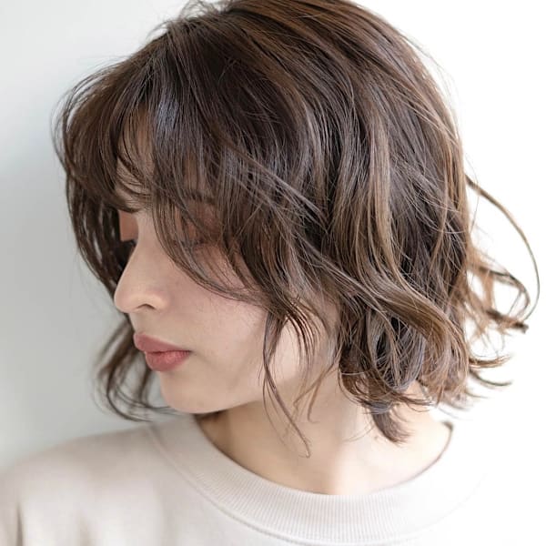 《おしゃれを楽しむ★脱白髪染めハイライト》もちの良さも色味も大切にした白髪染めがグレイ世代に好評◎|yoki.