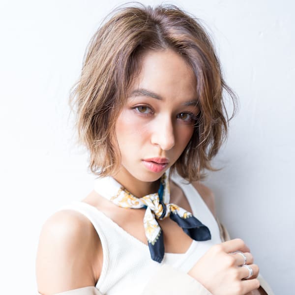 表情をさらに引き立てる、肌色・季節・雰囲気・トレンドを見極めた、オリジナルカラーがAshで見つかる！|Ash 八王子店