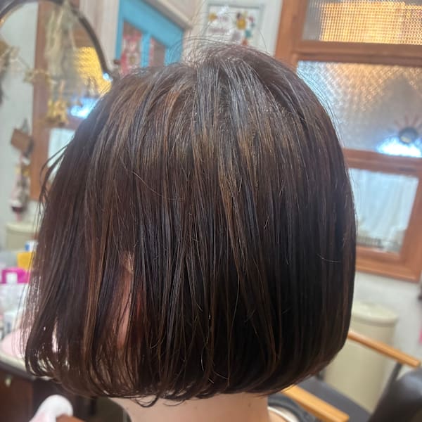 ボブスタイル×ハイライトカラー|PORTA CARINA SALON