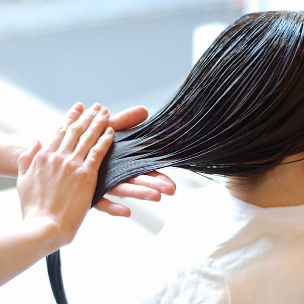 【河原町3分】乾燥やカラーによるダメージ・パサつきを髪質改善TRで内部から補修！潤いたっぷりの艶髪に|W_SALON