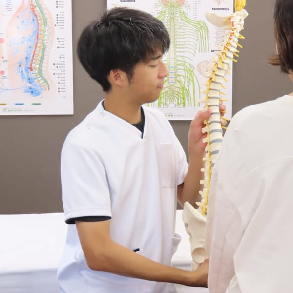 姿勢が変わると-10歳若く！カイロプラクティックって何？|美容カイロ Nil～ニル～