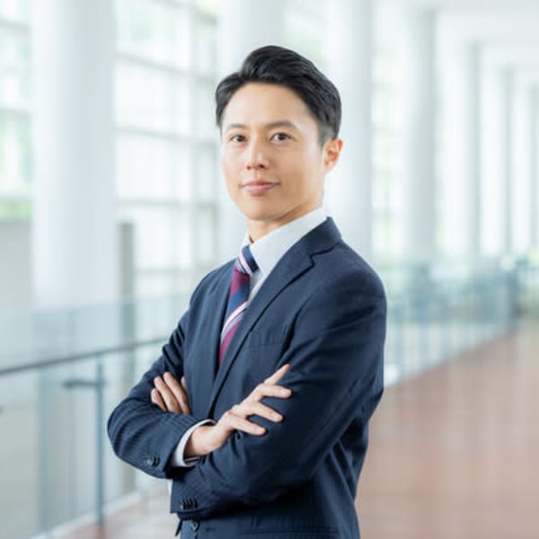 「まるで元から。」 ペタッとしない、自然な流れとやわらかさを叶える次世代ストレート|TOTAL CUT HOUSE SUPERMAN